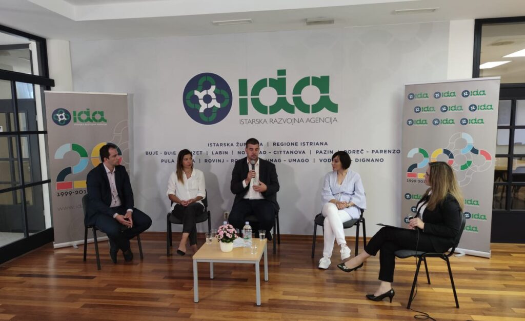 Održan prvi panel na temu 'Redovno poslovanje u vrijeme globalnih izazova - što za vrijeme i nakon krize?'