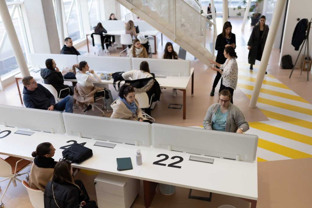 COWORKING CENTAR PREDSTAVLJEN STUDENTIMA FAKULTETA EKONOMIJE I TURIZMA „DR. MIJO MIRKOVIĆ“